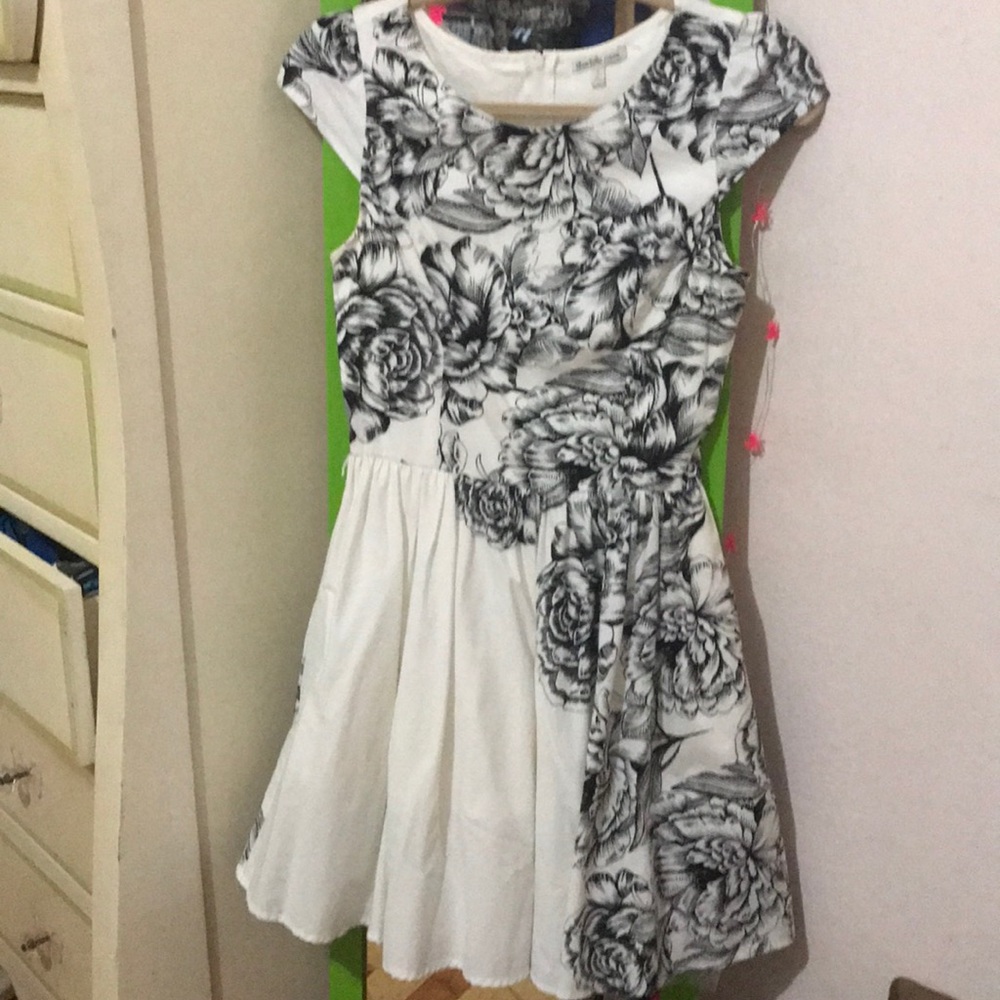 Dress - Picture 4 of 8